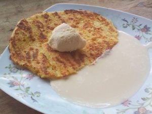 güirila con cuajada y crema de sebaco